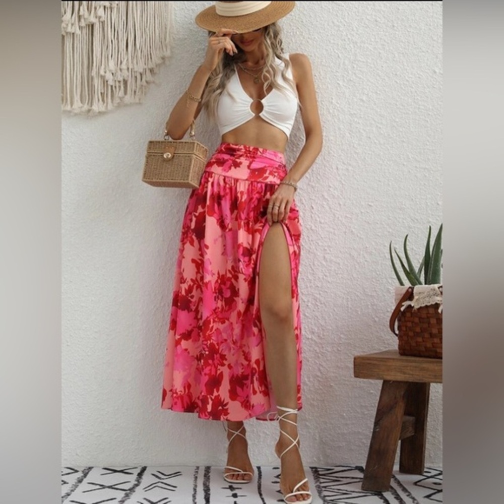 5/$25 Pink Floral Print Split Thigh Shirred Skirt